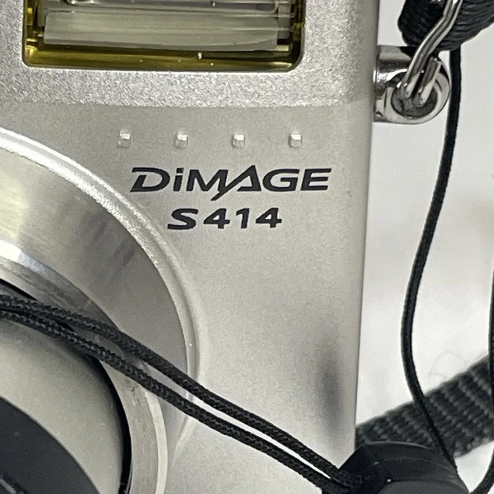 Minolta DiMAGE S414 4MP Digital Camera with 4x Optical Broken Battery Latch READ